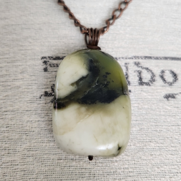70s Serpentine Stone Pendant - Picture 2 of 11